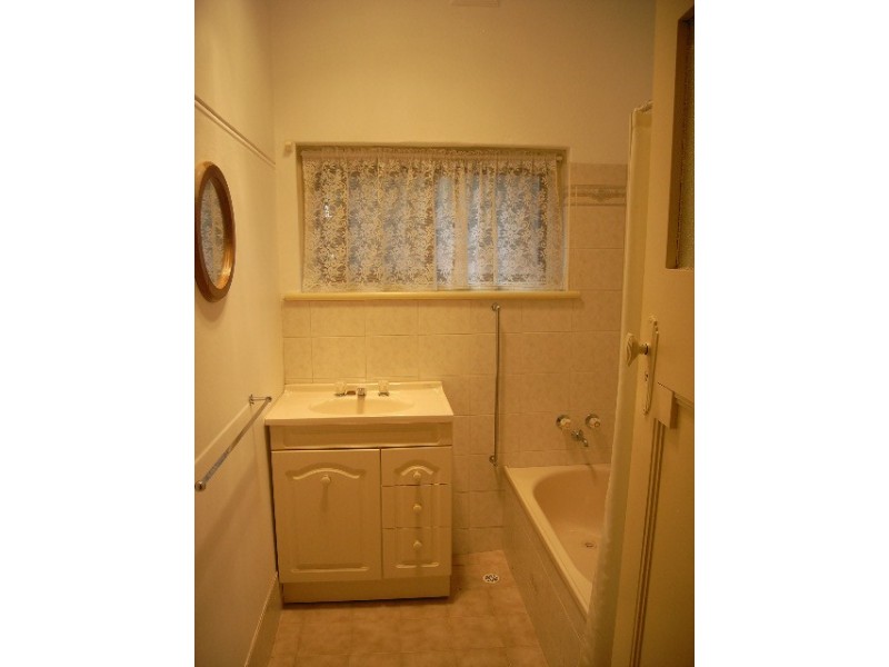 11 Fairweather Avenue, Woodville South SA 5011