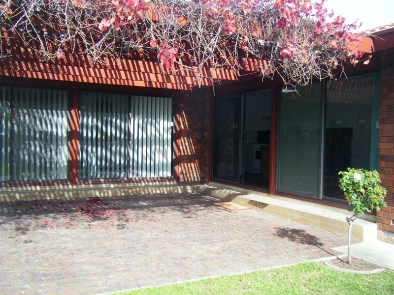 32 Sims Crescent, West Lakes SA 5021