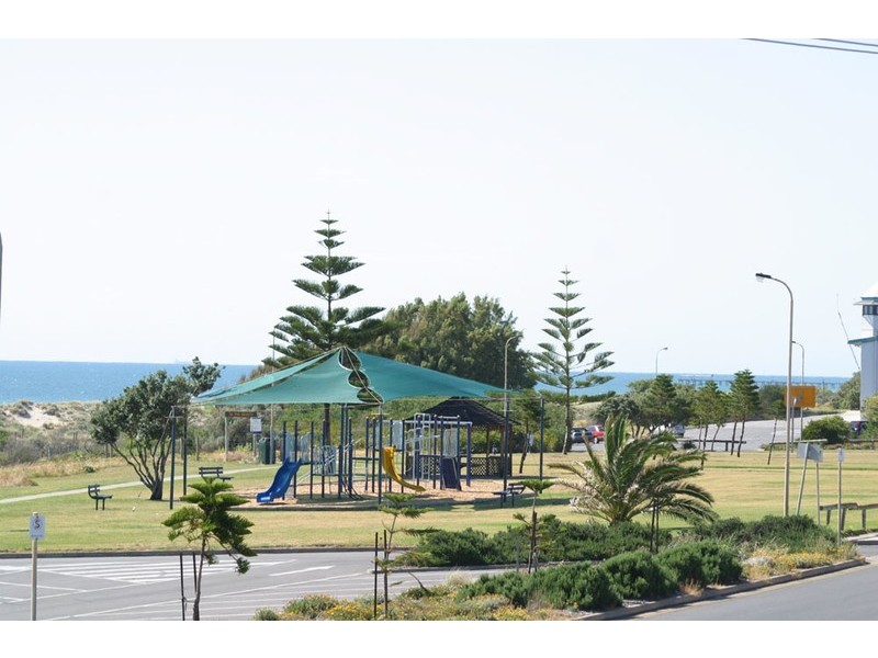 4/20 Seaview Road, West Beach SA 5024