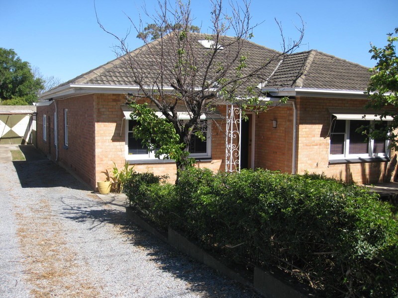 24 Kingborn Ave, Seaton SA 5023