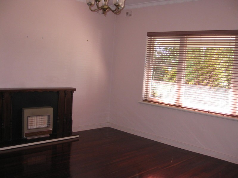 24 Kingborn Ave, Seaton SA 5023