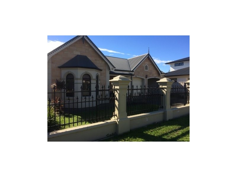 10 Albany Street, Grange SA 5022