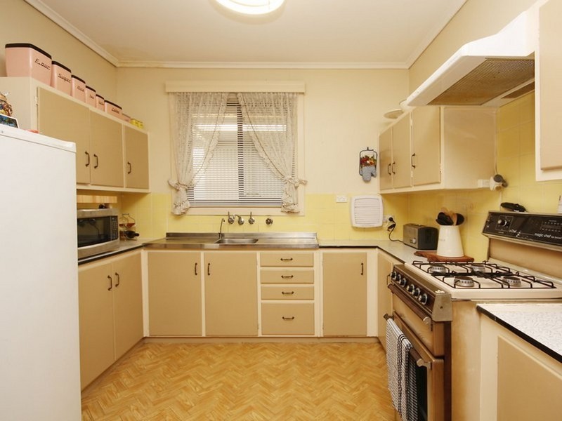 5 Lilac Avenue, Flinders Park SA 5025