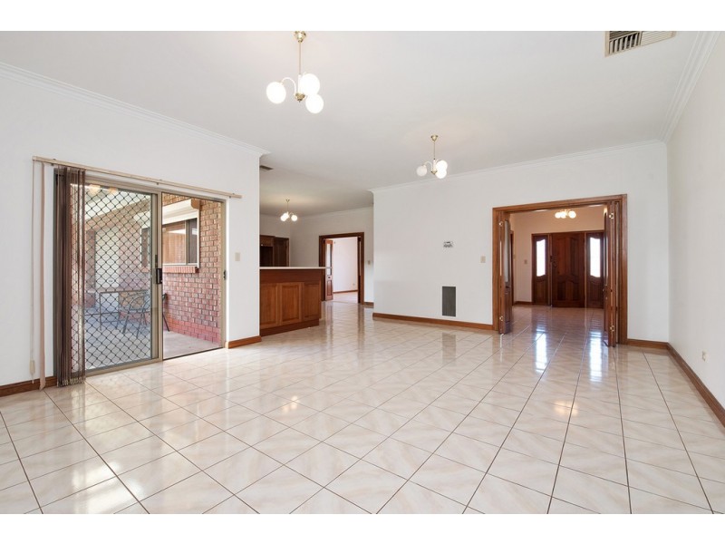 1 Roder Avenue, Kidman Park SA 5025