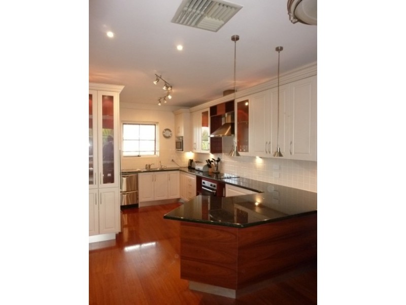 8 Beeston Way, West Lakes SA 5021