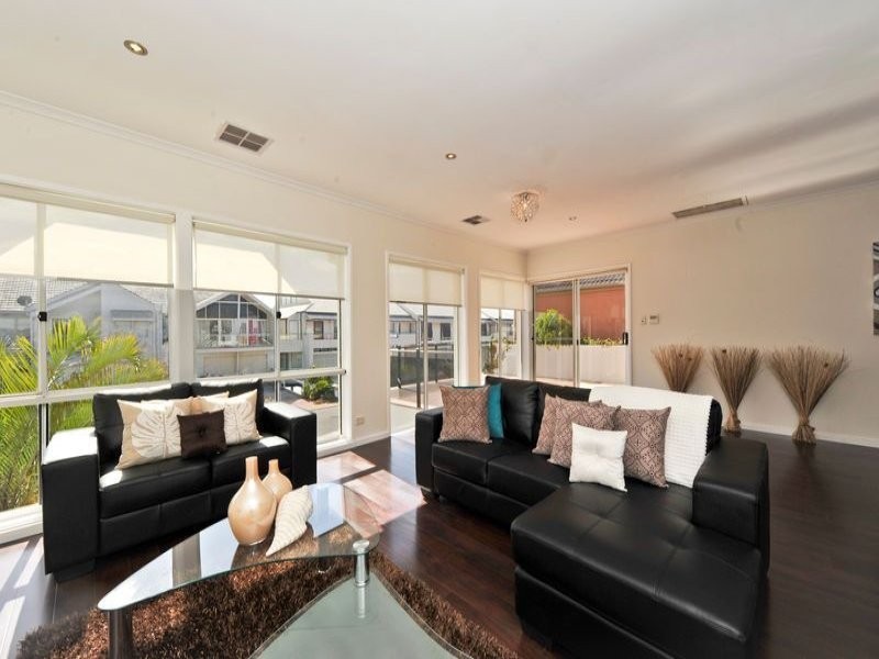 90 Gulf Point Drive, North Haven SA 5018