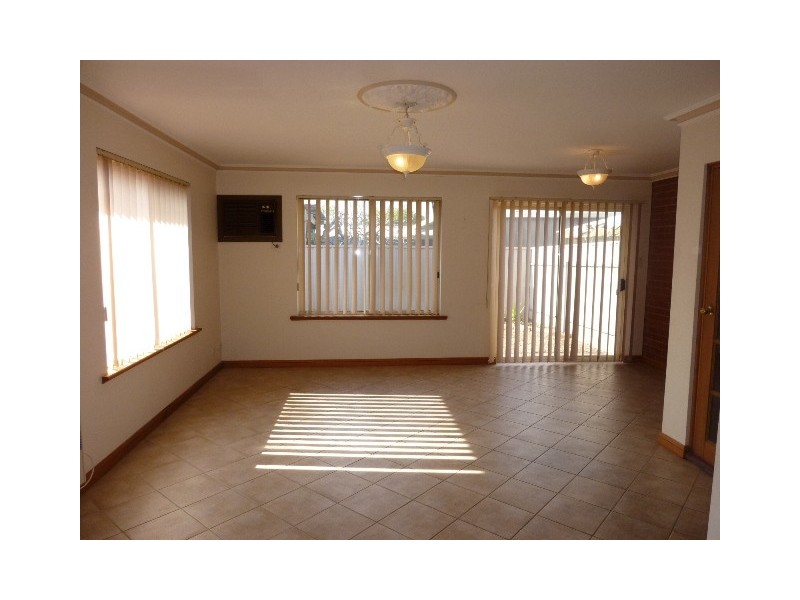 2/4 Lily Avenue, Seaton SA 5023