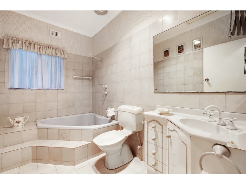 23 Surrey Street, Grange SA 5022