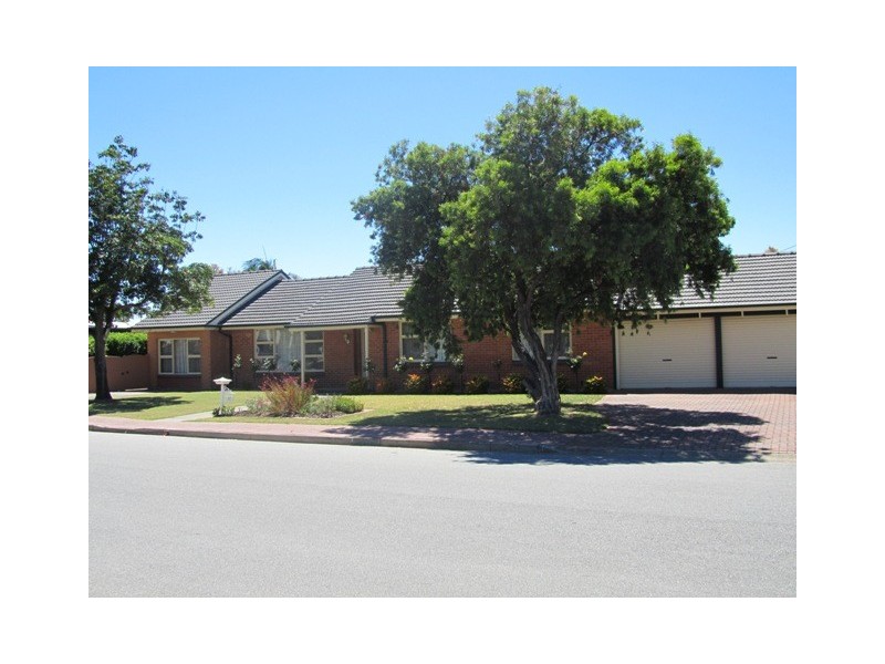 17 Silver Crescent, Grange SA 5022