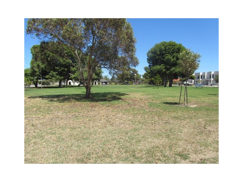 17 Silver Crescent, Grange SA 5022
