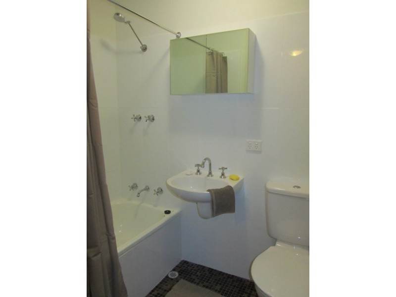 2 Sportsmans Drive, West Lakes SA 5021