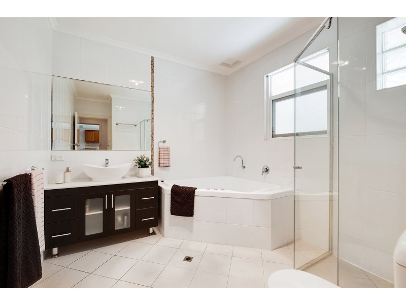 4 McEwan Avenue, Seaton SA 5023