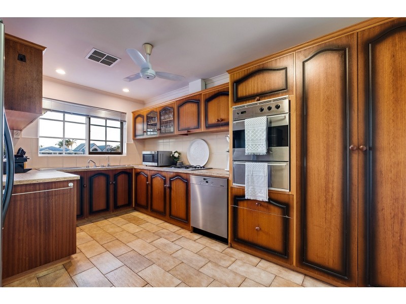 1/8 Hansen Court, West Lakes Shore SA 5020