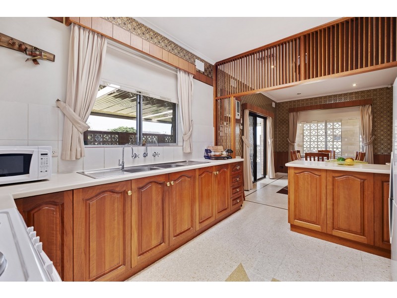 16 Dumfries Avenue, Seaton SA 5023