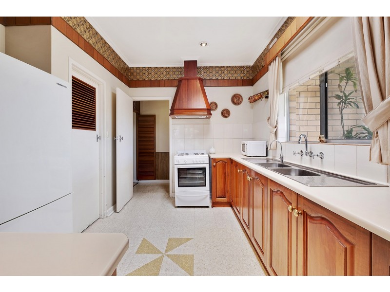 16 Dumfries Avenue, Seaton SA 5023