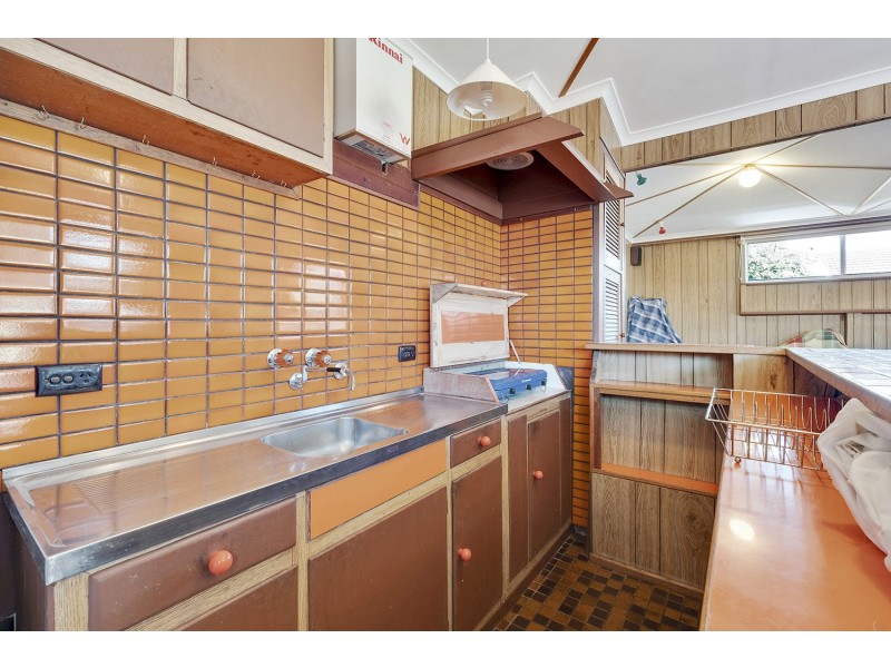 16 Dumfries Avenue, Seaton SA 5023