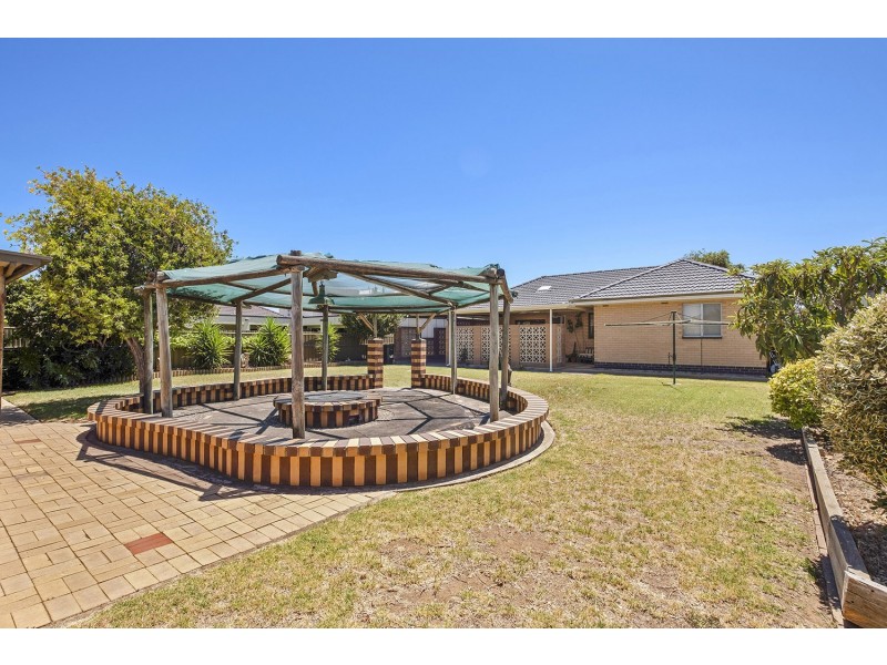 16 Dumfries Avenue, Seaton SA 5023