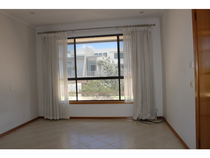 7 Newporter Terrace, West Lakes Shore SA 5020