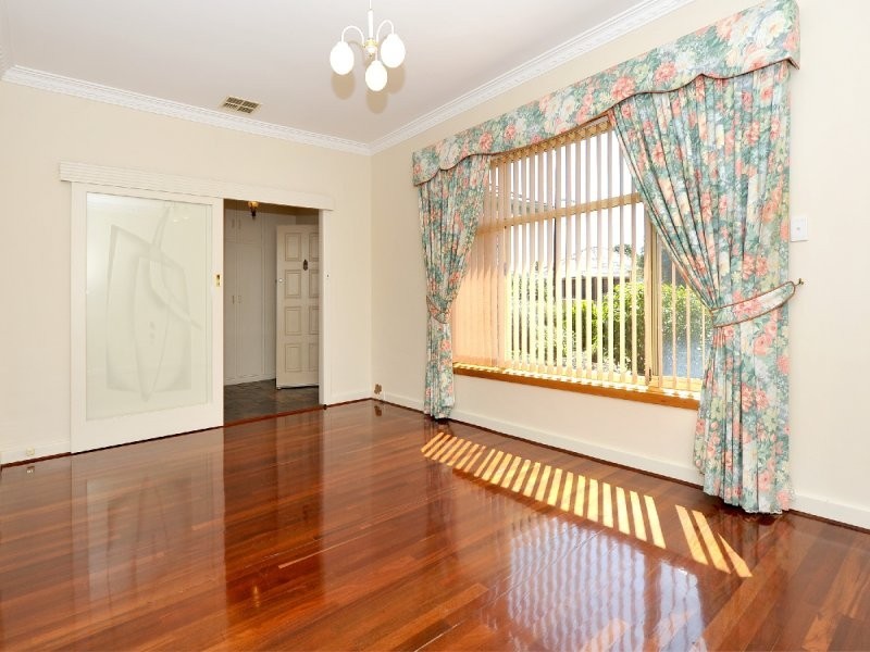 16 Cooke Street, Findon SA 5023