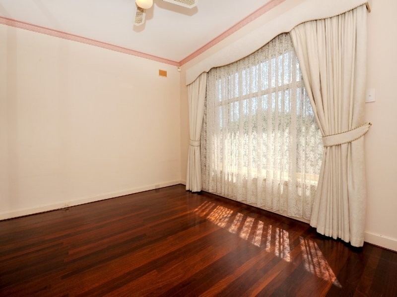 16 Cooke Street, Findon SA 5023