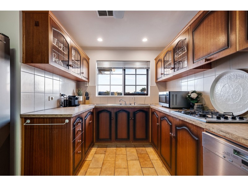 1/8 Hansen Court, West Lakes Shore SA 5020