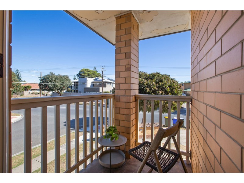 4/64 Military Road, West Beach SA 5024