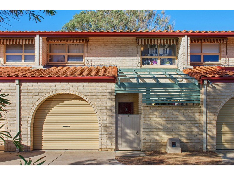 4/3 Mooloola Way, West Lakes Shore SA 5020