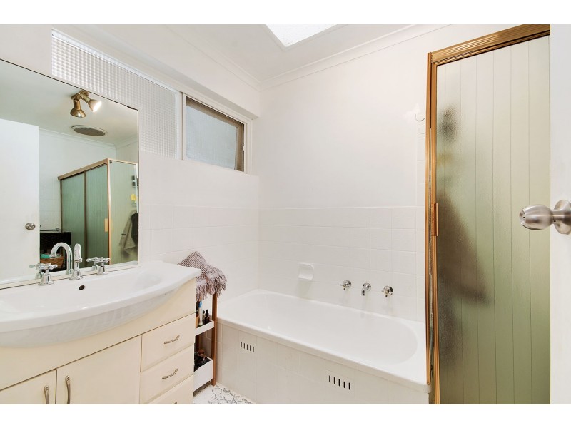 4/3 Mooloola Way, West Lakes Shore SA 5020