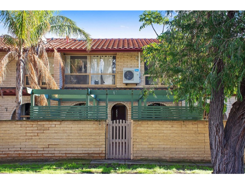 4/3 Mooloola Way, West Lakes Shore SA 5020