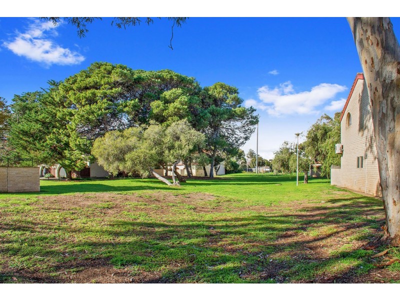 4/3 Mooloola Way, West Lakes Shore SA 5020