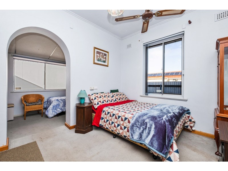 5 Poole Avenue, Woodville South SA 5011