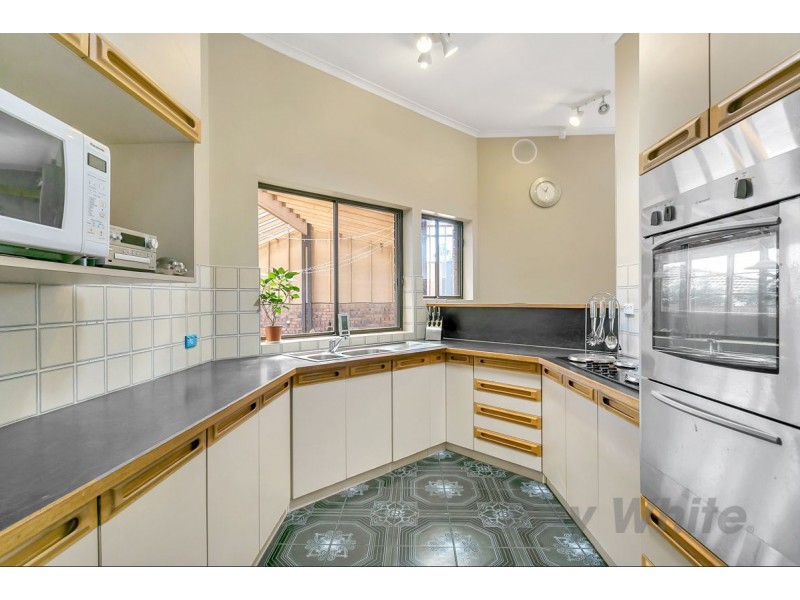 8 Kurrambi Crescent, Hallett Cove SA 5158