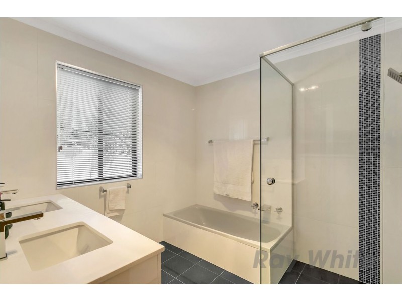 8 Kurrambi Crescent, Hallett Cove SA 5158