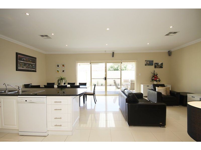 6 Collingwood Avenue, Flinders Park SA 5025