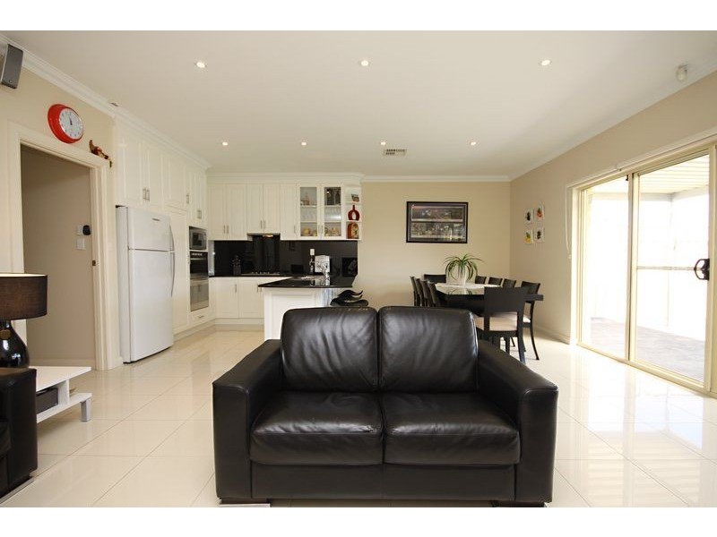 6 Collingwood Avenue, Flinders Park SA 5025