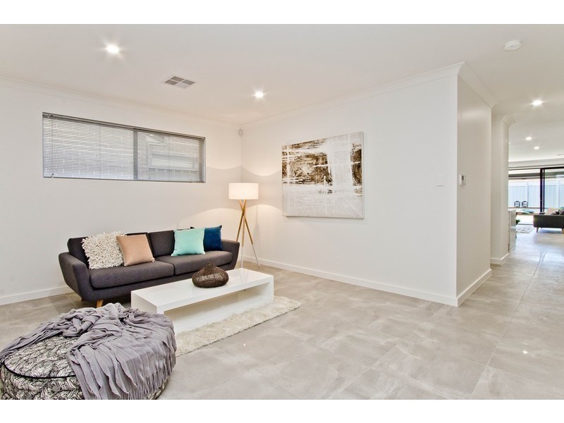 4/3 Dineen Place, West Beach SA 5024