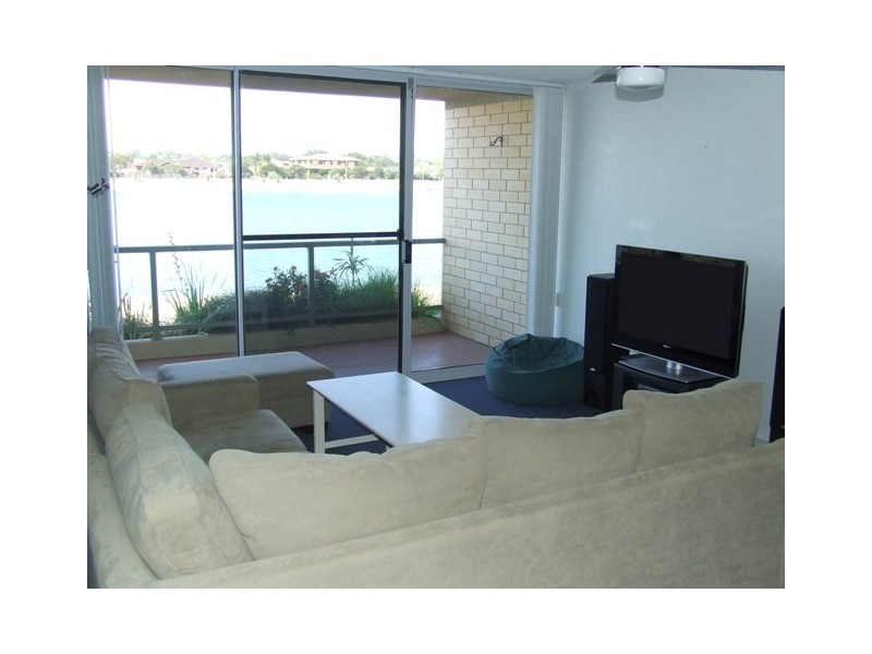 2/70 Military Road, Tennyson SA 5022