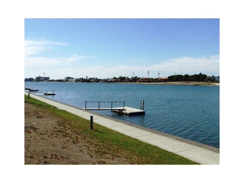 2/70 Military Road, Tennyson SA 5022