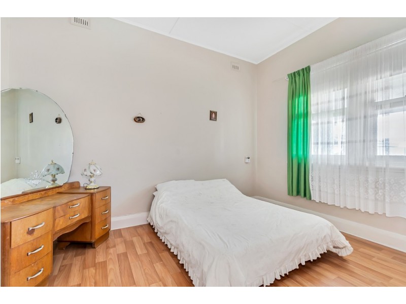 16 Raymond Avenue, Seaton SA 5023