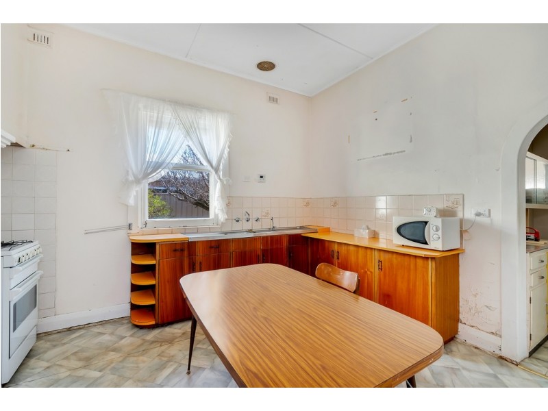 16 Raymond Avenue, Seaton SA 5023