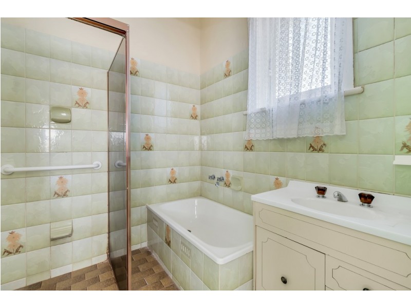 16 Raymond Avenue, Seaton SA 5023