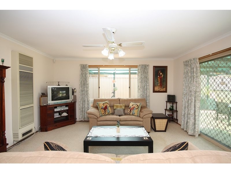 42 Jeanette Crescent, Aberfoyle Park SA 5159