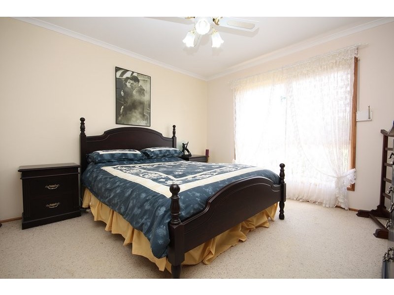42 Jeanette Crescent, Aberfoyle Park SA 5159