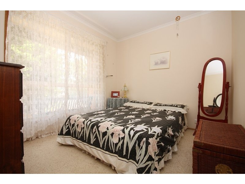 42 Jeanette Crescent, Aberfoyle Park SA 5159
