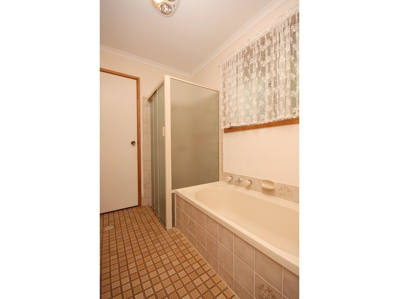 42 Jeanette Crescent, Aberfoyle Park SA 5159