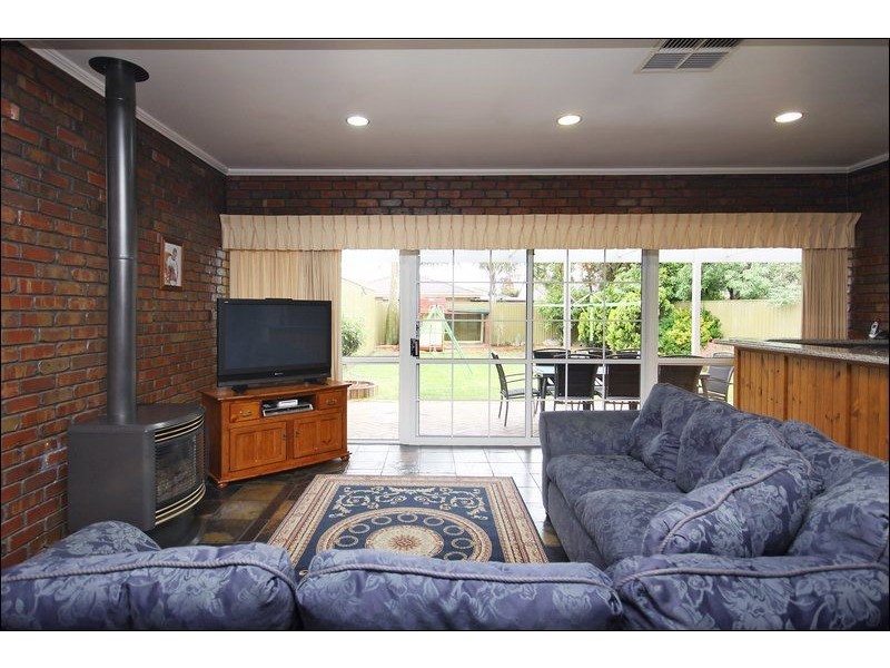 11 Flavel Street, Seaton SA 5023