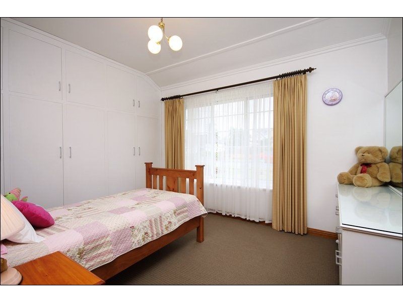 11 Flavel Street, Seaton SA 5023