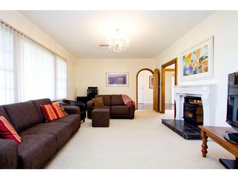 1 Rivett Avenue, Fulham Gardens SA 5024