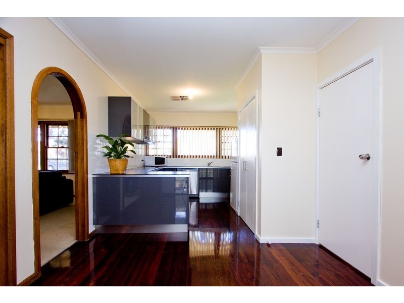 1 Rivett Avenue, Fulham Gardens SA 5024