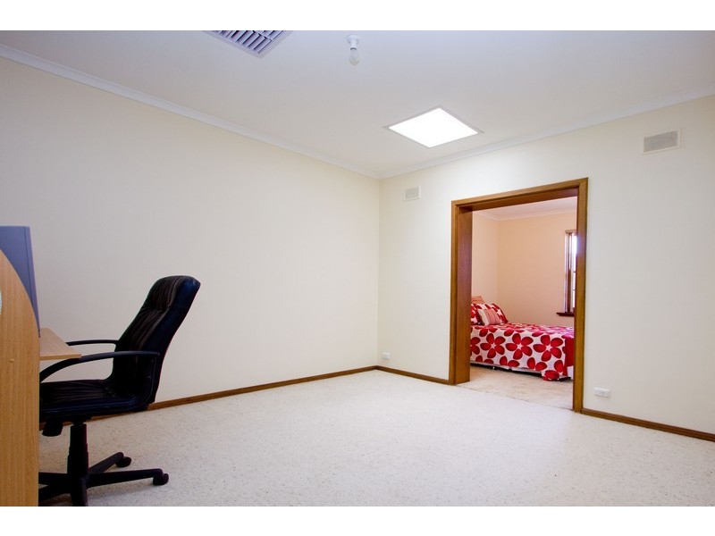 1 Rivett Avenue, Fulham Gardens SA 5024